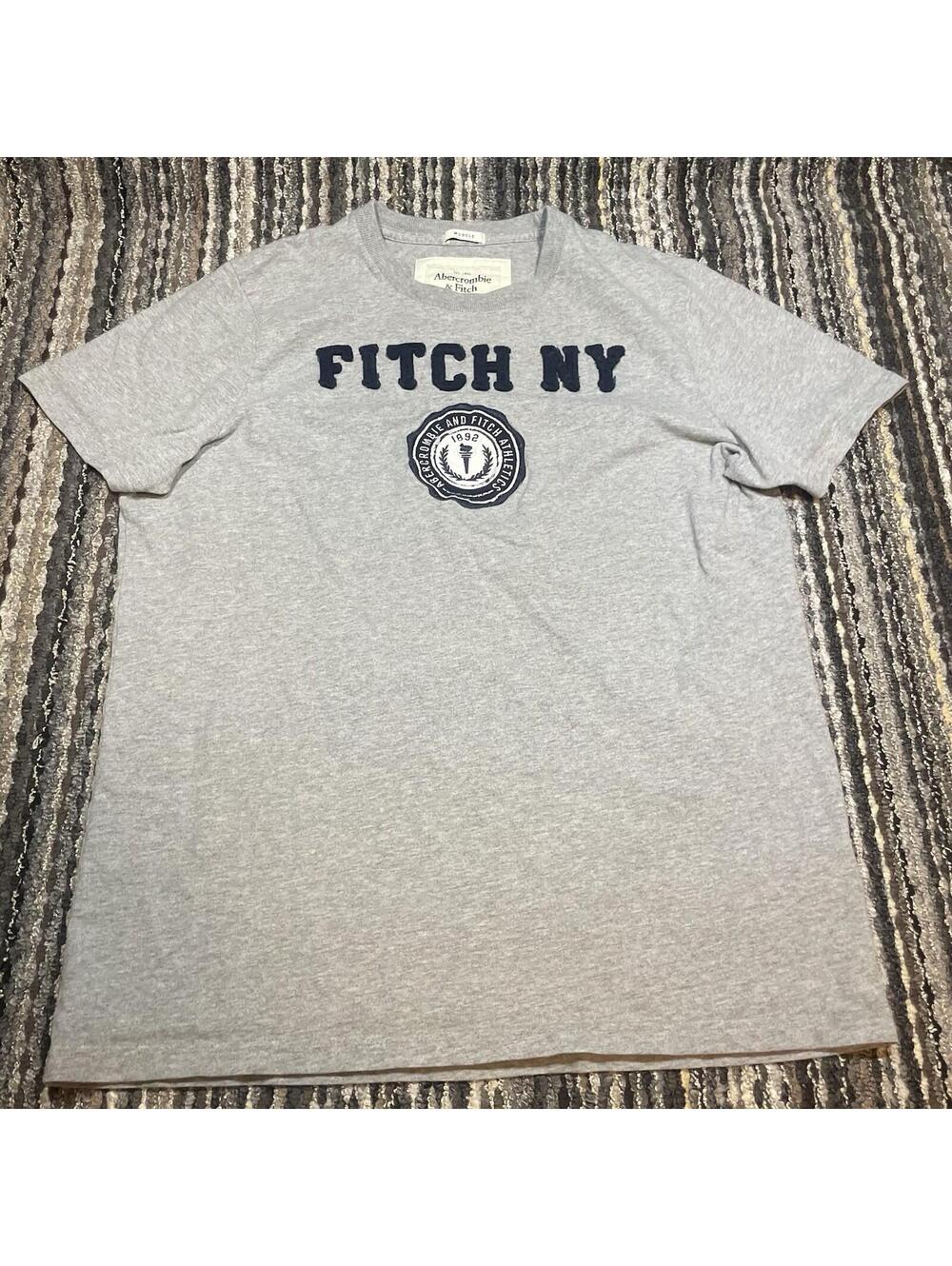 Y2K Abercrombie & Fitch Muscle Fit Graphic T-Shirt "FITCH NY" Patch XL Gray